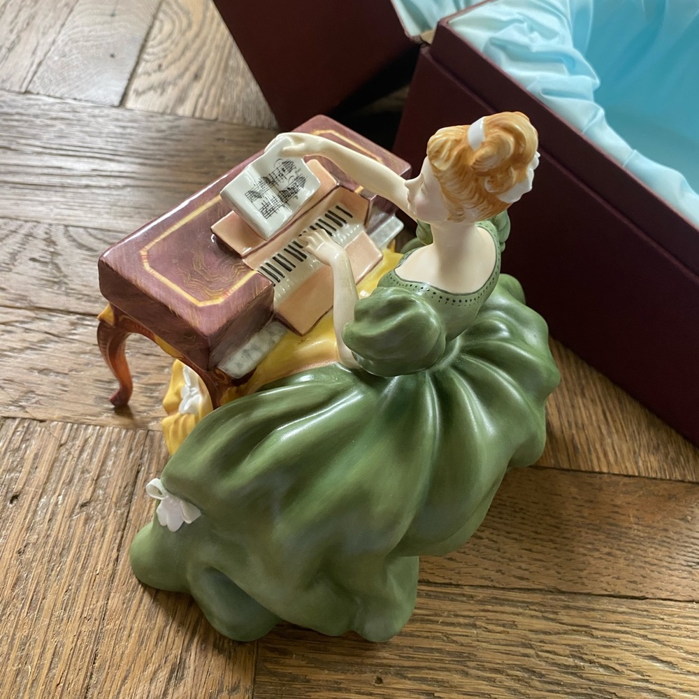 Royal Doulton Virginals Royal Doulton Lady Musicians - Picture 5 of 16